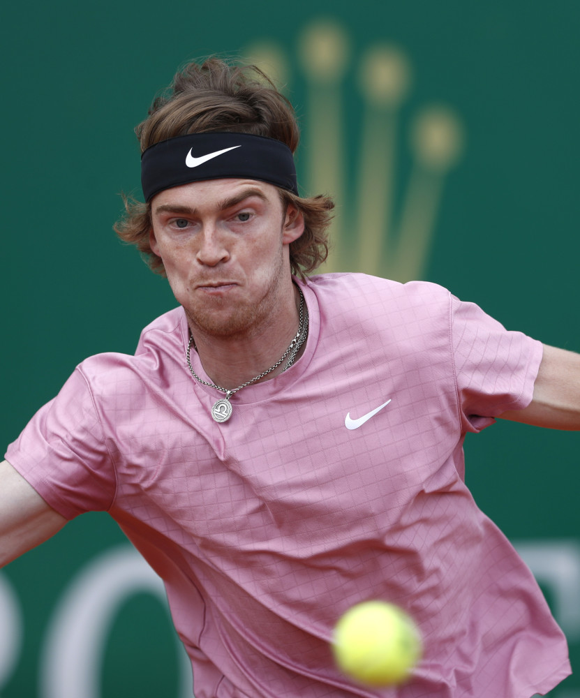 年纪轻轻 年纪轻轻