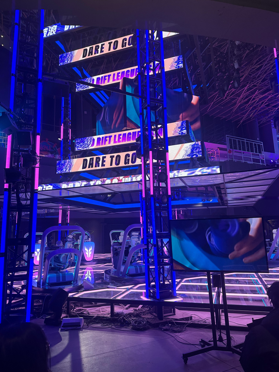 中脱颖而出 中脱颖而出