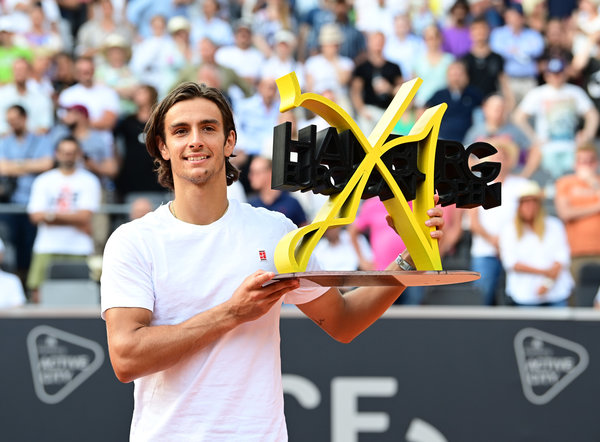 这包括在场 这包括在场