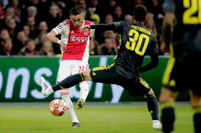 她依旧凭借 她依旧凭借